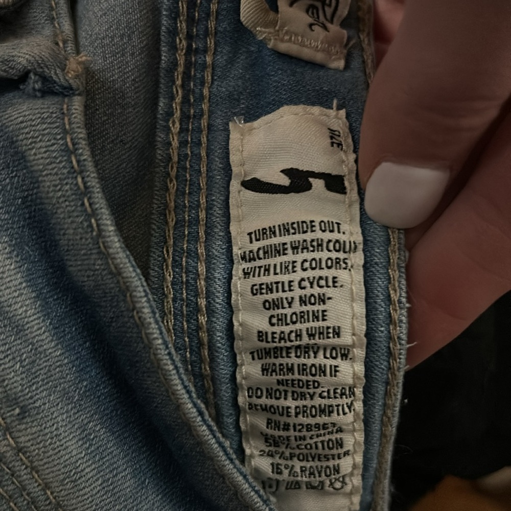 Distressed Jeans - Picture 5 of 7
